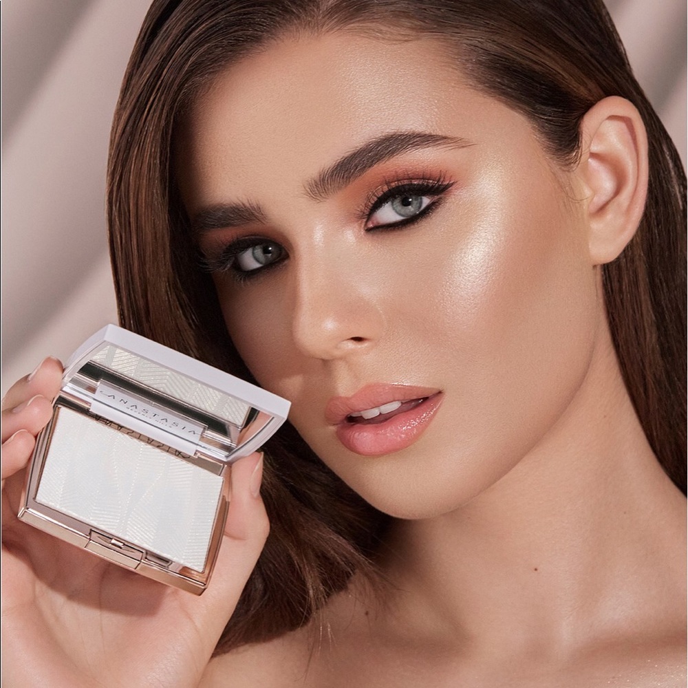 Anastasia Beverly Hills Iced Out Highlighter - Picture 9 of 12